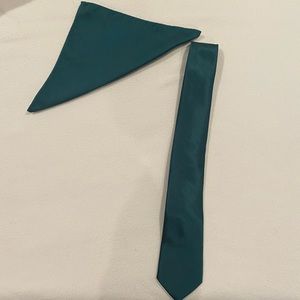 Green tie with the handkerchief